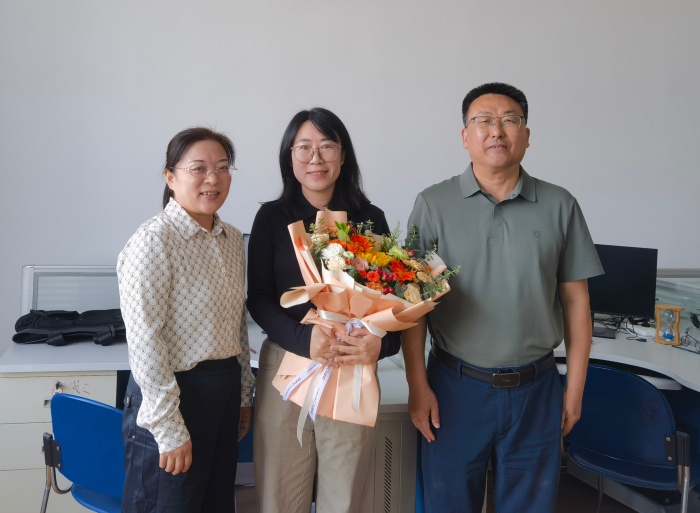 院领导走访慰问教师代表