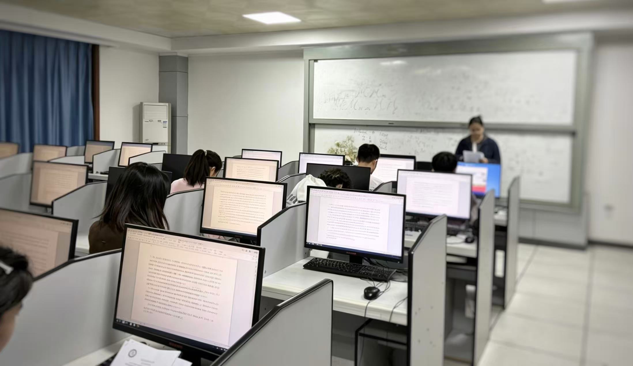 语言学院俄语、英语口语培训活动正式开课